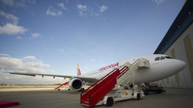 Los trabajadores de Iberia convocan paros en El Prat del 21 al 24 diciembre