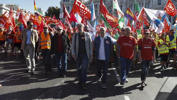 Los sindicatos piden a la patronal una subida salarial del 3% para 2018 y 2019