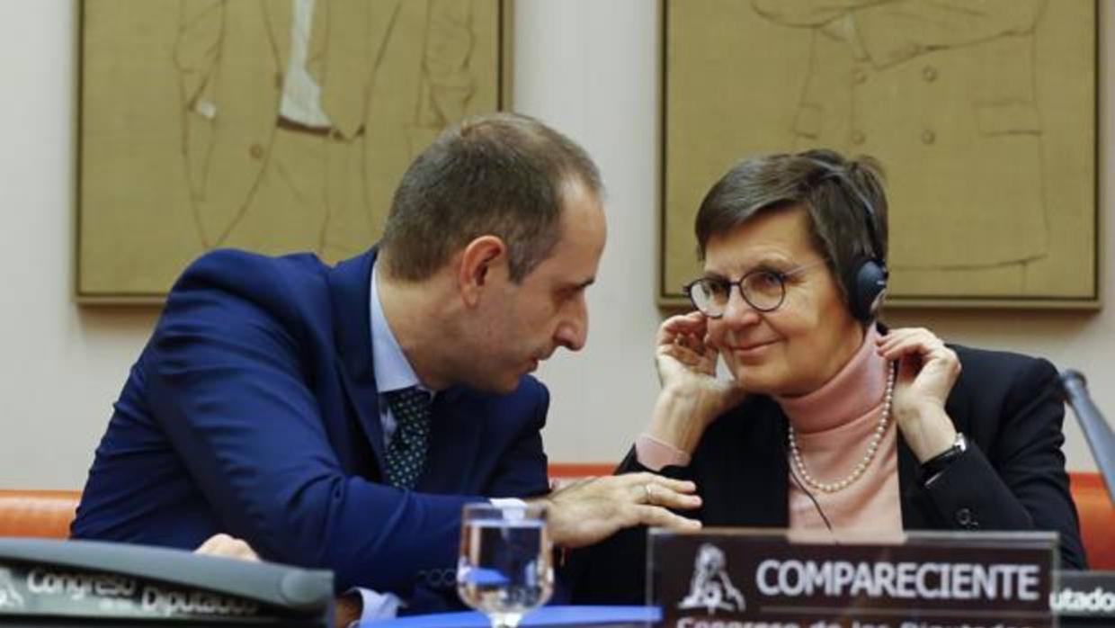 Elke Köning, presidenta de la Junta Única de Resolución (JUR) durante una reciente comparecencia en el Congreso