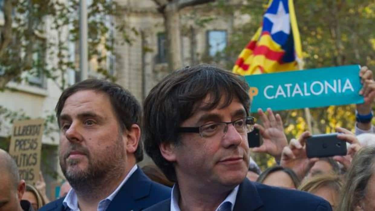 Puigdemont y Junqueras, durante una concentración independentista en octubre del año pasado