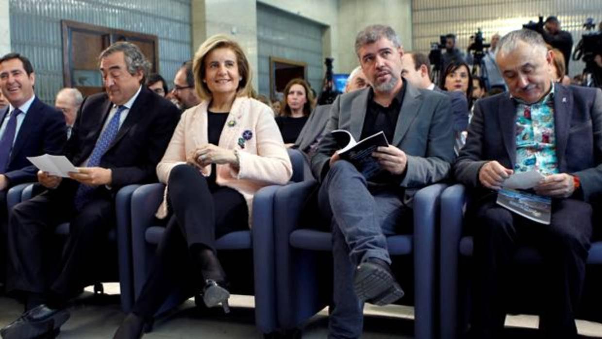 Garamendi, Rosell, Báñez, Sordo y Álvarez, en un reciente acto en el Ministerio de Empleo