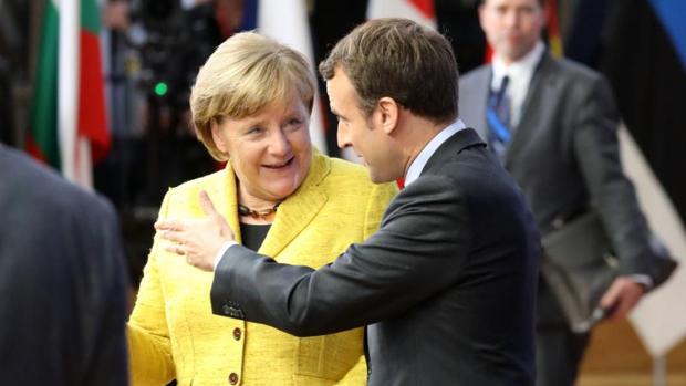 Merkel y Macron quieren regular el bitcoin