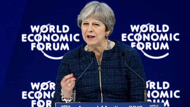 May confirma en Davos que Reino Unido garantizará el libre comercio