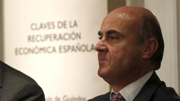 De Guindos pide a PSA y a los sindicatos de Opel «todo su empeño» para lograr un acuerdo
