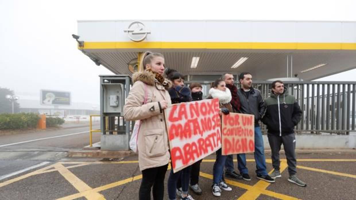 Trabajadores de Opel concentrados la semana pasada por su disconformidad