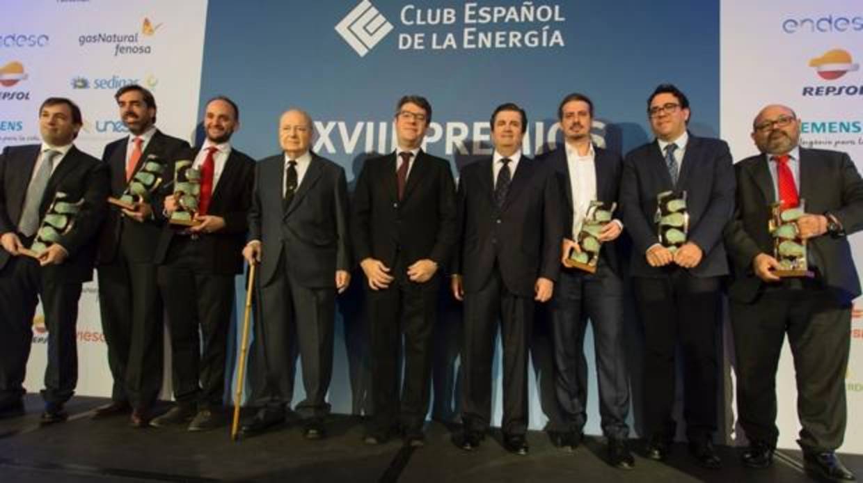 Los premiados, con el ministro de Energía, Álvaro Nadal, y el presidente de Enerclub, Borja Prado