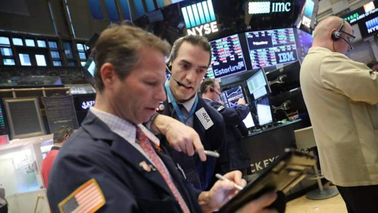 El Dow Jones resta un 4,15% al cierre de Wall Street en otra jornada marcada por la volatilidad