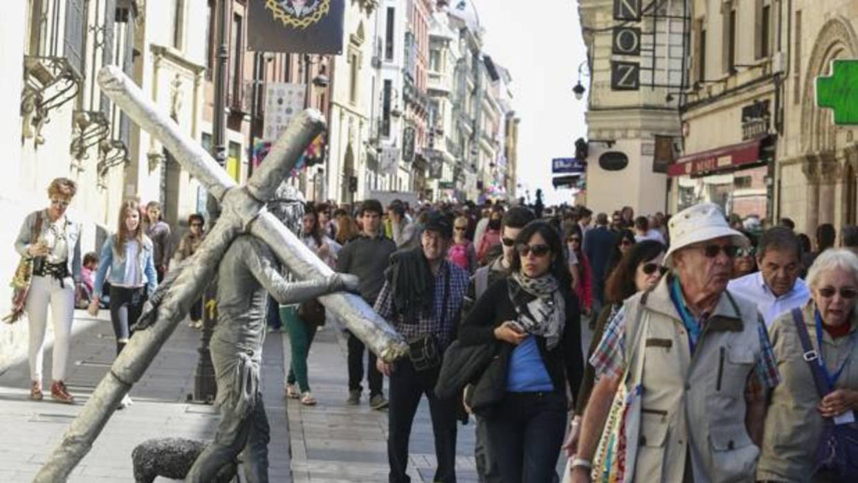 Turistas en León