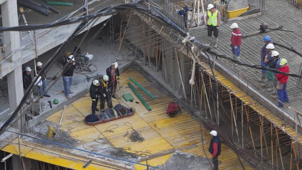 Tres personas fallecieron cada día laboral del año pasado en accidentes de trabajo