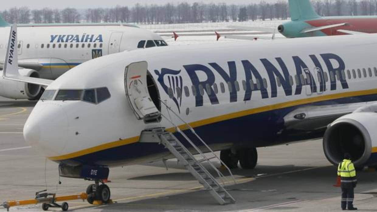 Ryanair paga el triple a su personal masculino que al femenino en Reino Unido