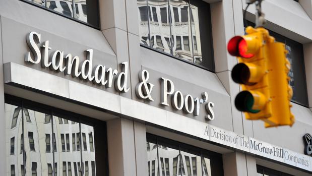 S&P mejora la nota de las principales entidades bancarias españolas