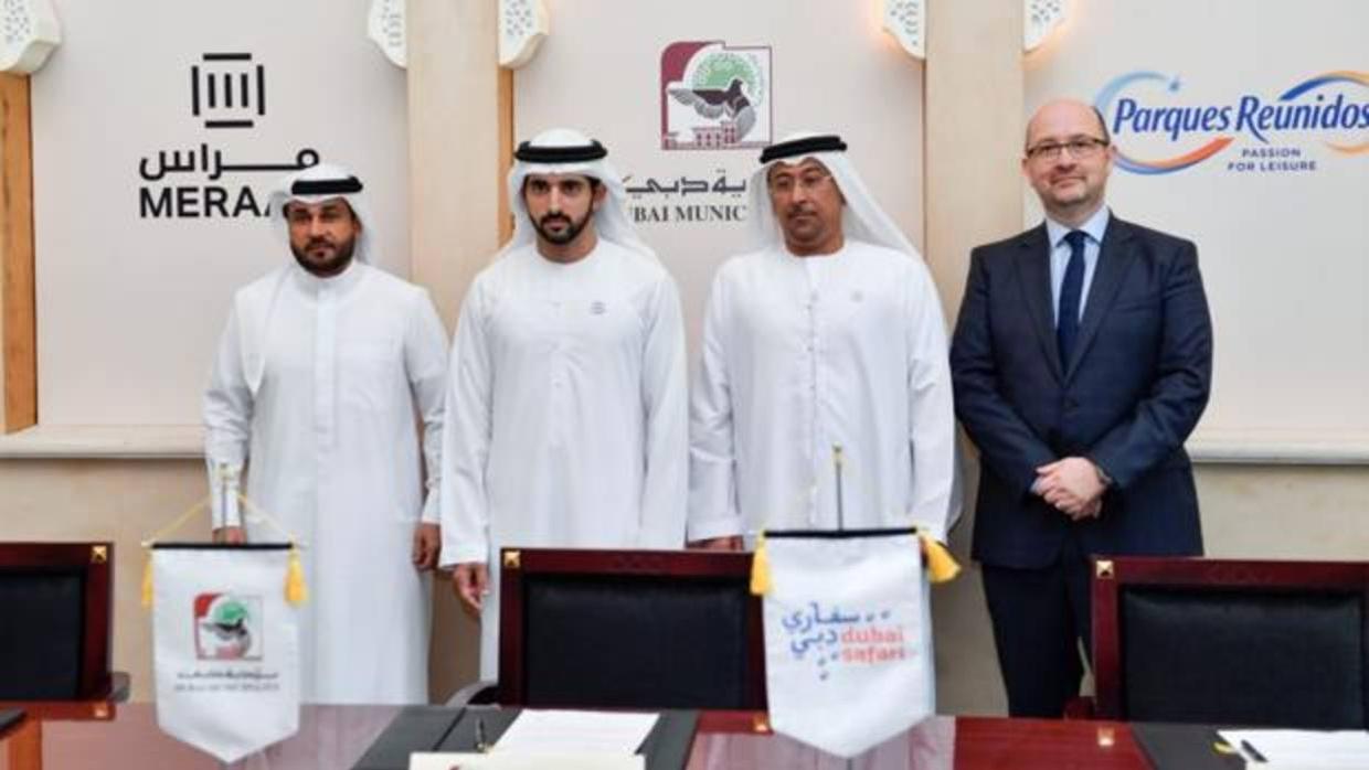 Abdulla Al Habbai, presidente del grupo Meraas; Sheikh Hamdan bin Mohammed bin Rashid Al Maktoum, príncipe heredero de Dubai y presidente del consejo ejecutivo de Dubai; Dawood Al Hajri, director general del ayuntamiento de Dubai; y Fernando Eiroa, consejero delegado de Parques Reunidos