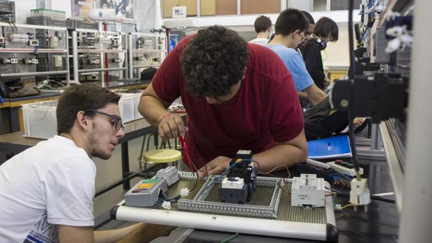 Empresa Familiar pide FP de calidad porque no hay sitio para tanto licenciado