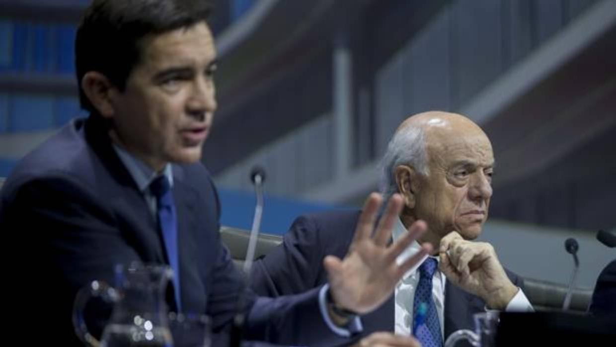 El consejero delegdo de BBVA, Carlos Torres, y el presidente del grupo, Francisco González