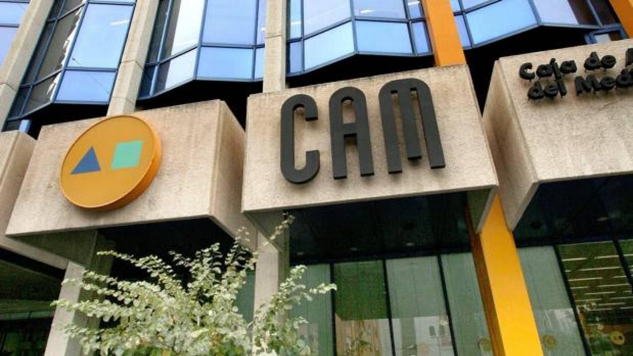 El edificio de la CAM en Alicante en 2012