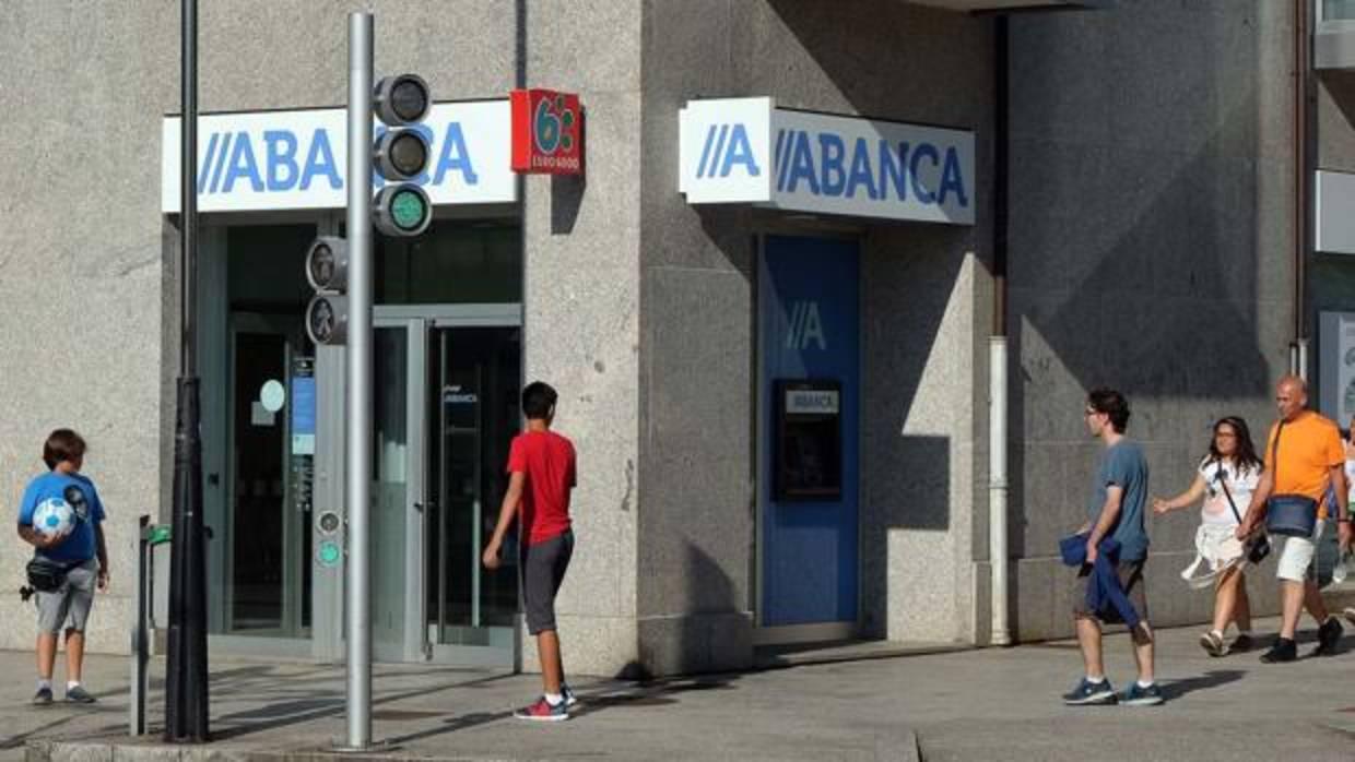 Abanca extenderá su red comercial con la compra de Deutsche Bank en Portugal