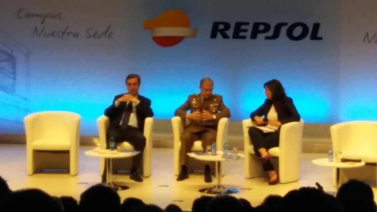 Claudio Aranzadi y el director del IEEE, el general de brigada, Miguel Ángel Ballesteros, hoy