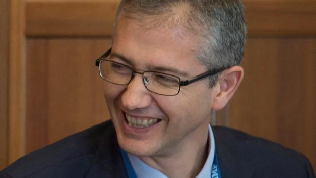 El Gobierno blinda al nuevo gobernador del Banco de España y publica el cargo en el BOE antes de la moción