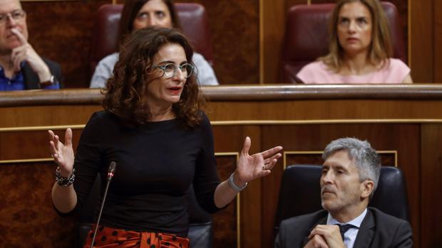 La ministra de Hacienda flexibilizará los gastos de ayuntamientos y autonomías