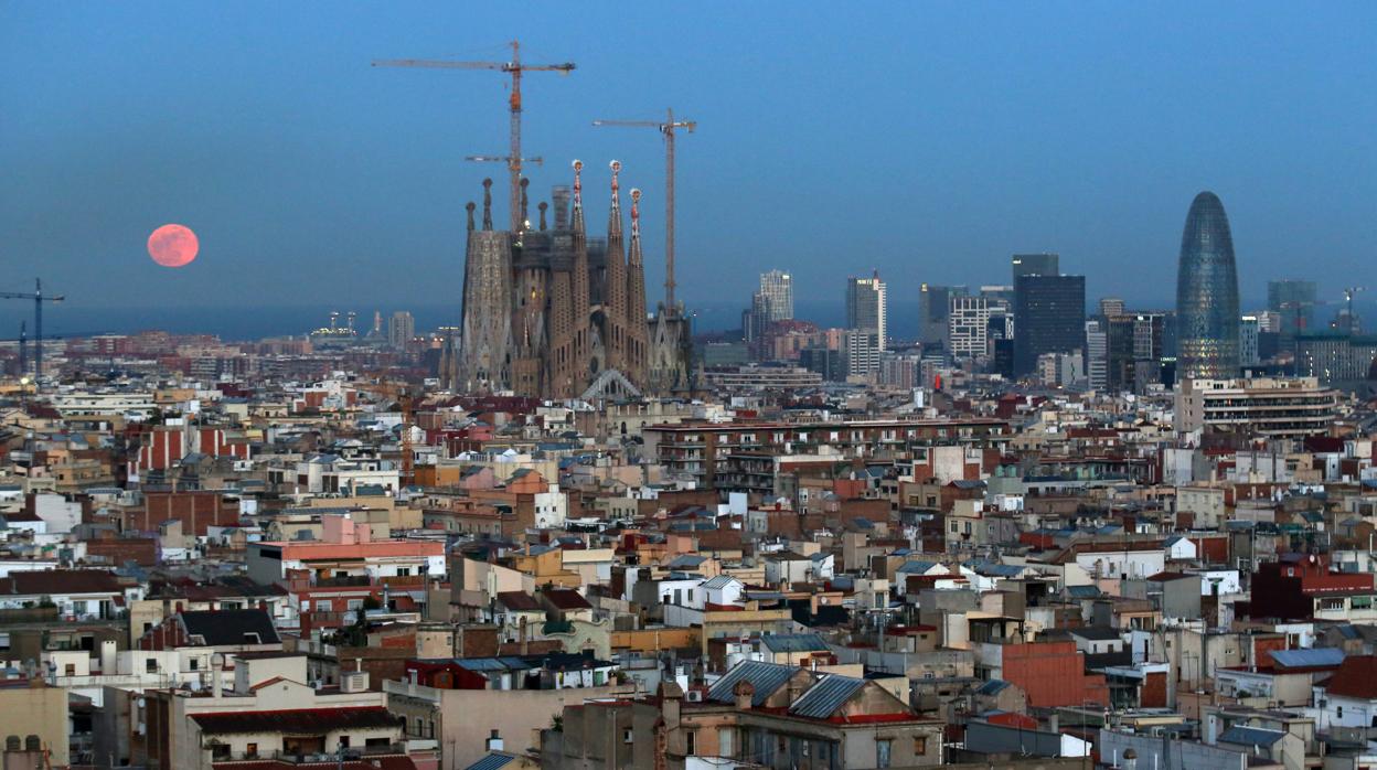 Madrid es la comunidad más beneficiada por estos traslados, ya que ha acogido al 61% de las que se han ido de Cataluña