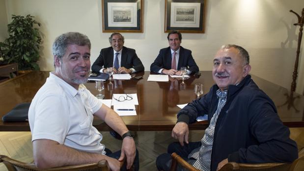 Empresarios y sindicatos pactan tres años de subidas salariales de hasta el 3%