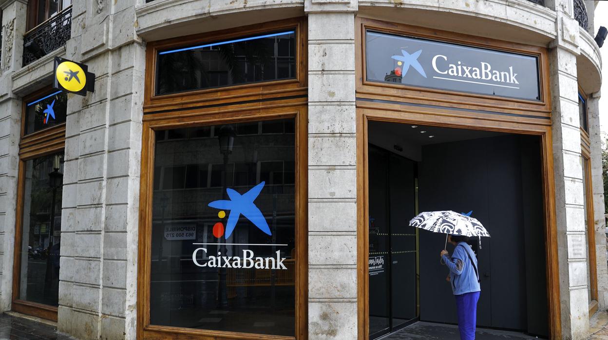 Caixabank abrirá en Málaga una tienda para vender móviles y electrodomésticos