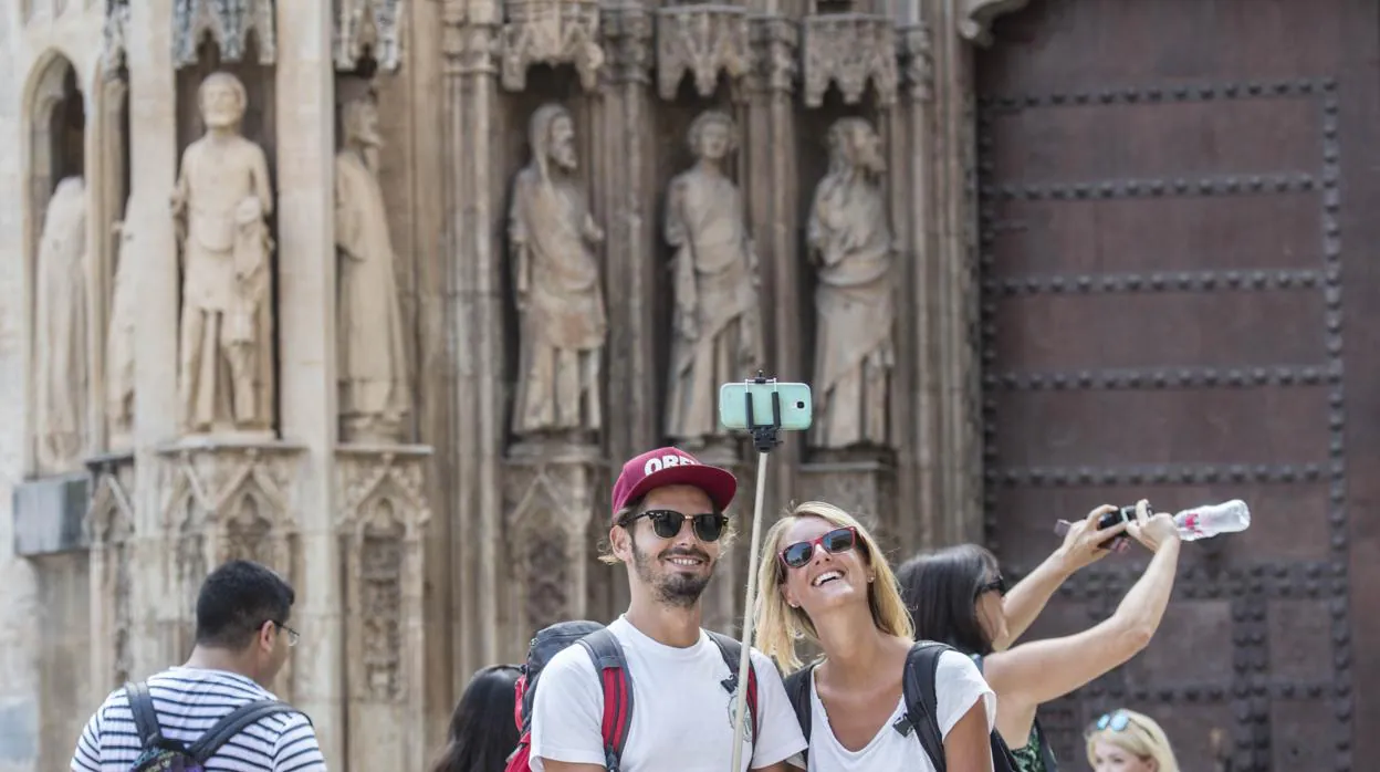 Solo en mayo, España ha recibido 8,1 millones de visitantes internacionales, un 1% más
