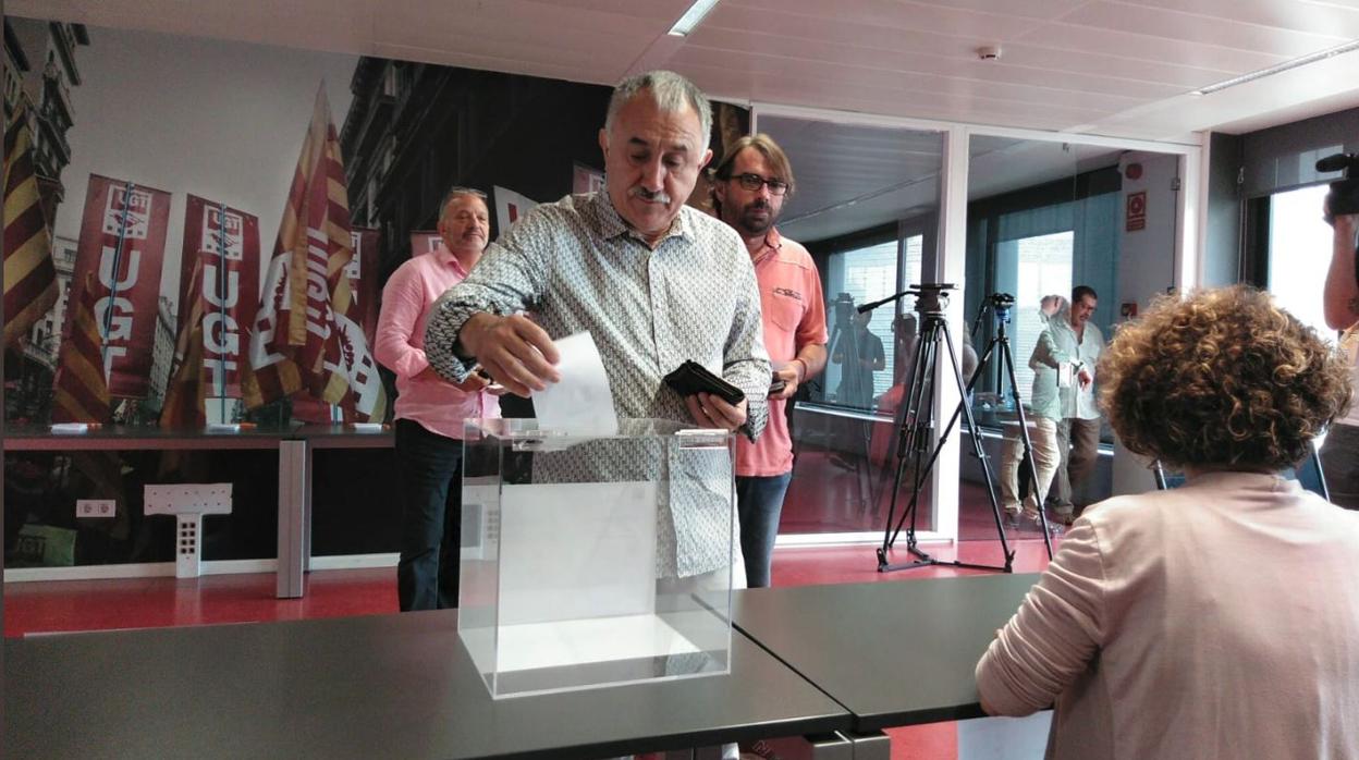 Pepe Álvarez participó en la votación en Cataluña
