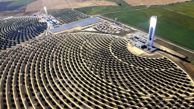 Acciona y Abengoa construirán la primera planta termosolar de Latinoamérica