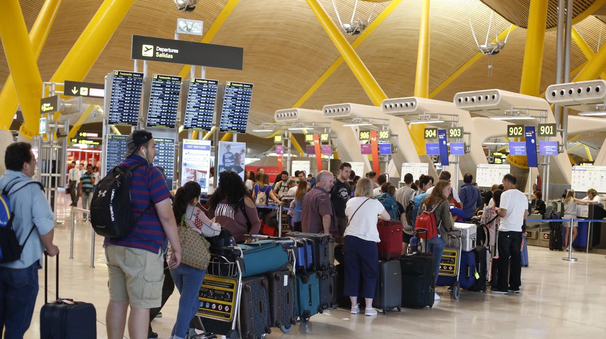 Los sindicatos anuncian una huelga en los aeropuertos españoles de la asistencia en tierra para agosto