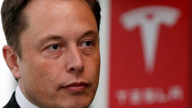 Musk sorprende a Wall Street con la posible retirada de Tesla, que se desboca en Bolsa