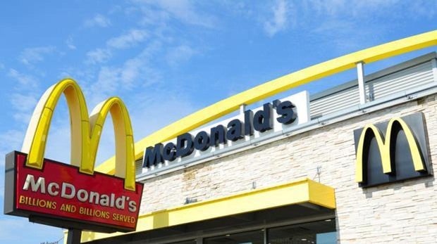 McDonald's sortea una tarjeta dorada para comer gratis toda la vida