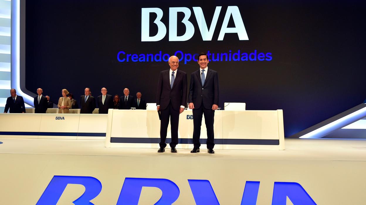 El presidente de BBVA, Francisco González, junto al CEO, Carlos Torres