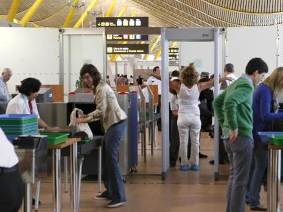 Los vigilantes de seguridad de Barajas desconvocan la huelga tras alcanzar un acuerdo de última hora con Ilunion