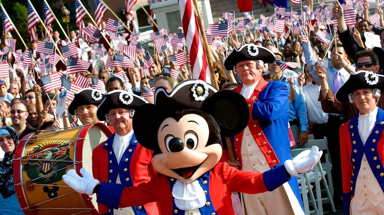 Desfile en el parque de Disney en Orlando, Estados Unidos