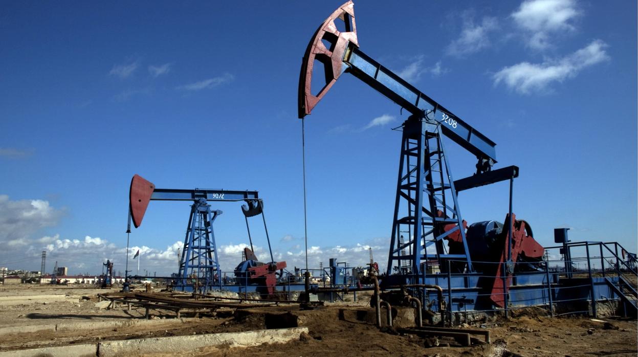 La OPEP revisa a la baja pronóstico de demanda de crudo y aumenta su oferta