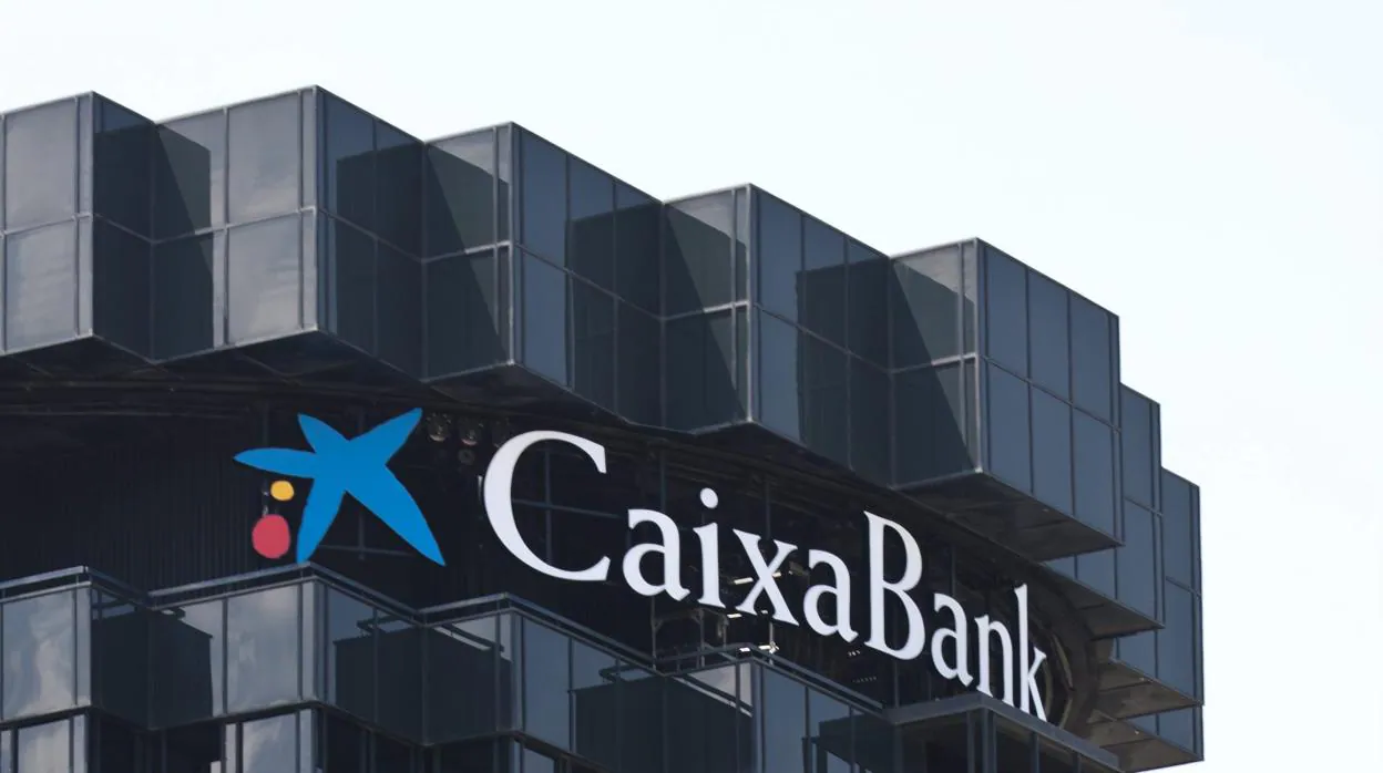 Edificio corporativo de Caixabank en la avenida Diagonal de Barcelona