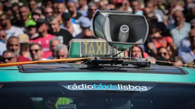 Los taxistas portugueses arrancan una concesión al Gobierno socialista y ponen fin a las protestas