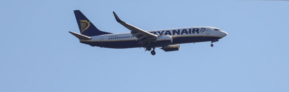 Ryanair cae un 13% en Bolsa tras recortar su previsión de beneficios por las huelgas