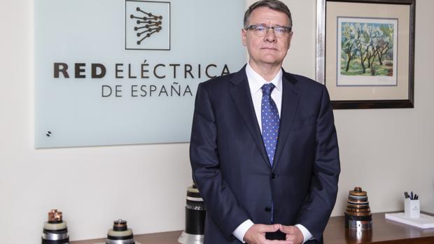 REE pide ayuda al Gobierno para reducir los trámites burocráticos de sus proyectos