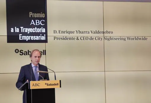 Enrique Ybarra durante su intervención en la Casa de ABC