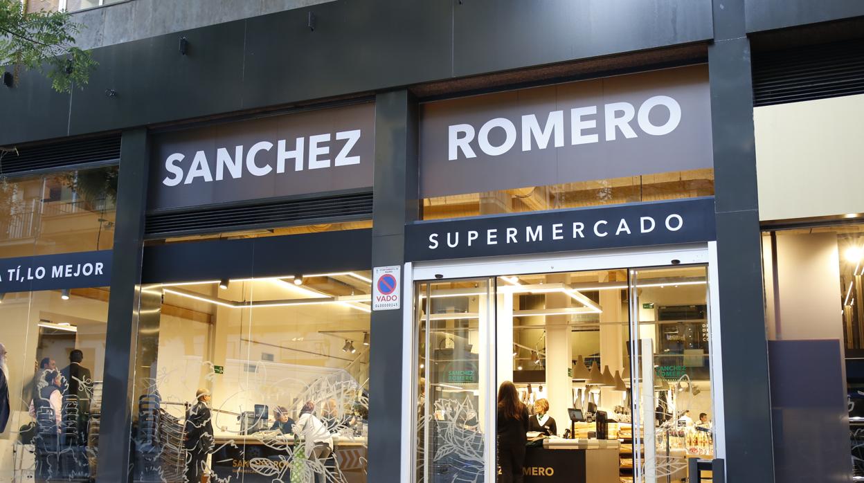 Fachada del supermercao Sánchez Romero en el barrio madrilño de Salamanca