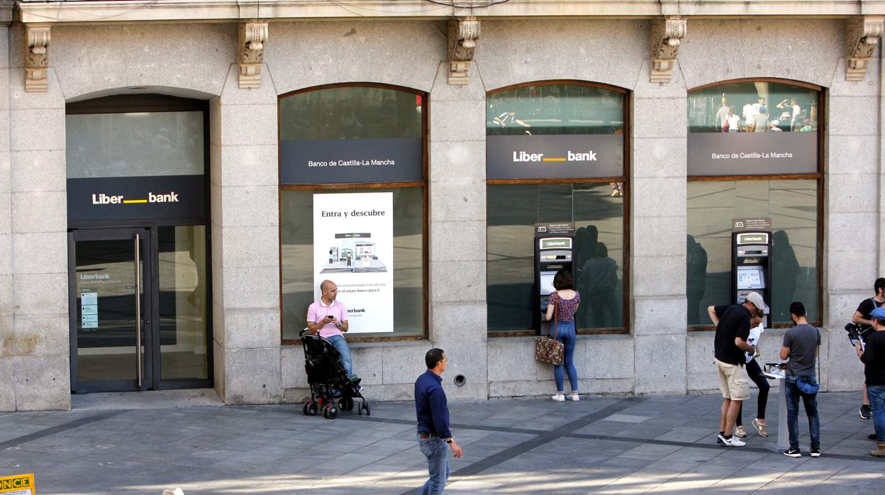 La entidad también ha explicado que en los nueve primeros meses del año, los recursos de clientes han aumentado en conjunto un 5,1%