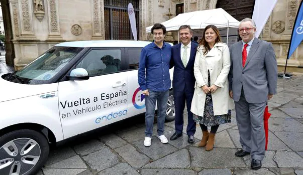 Sevilla acoge la salida de la vuelta a España en vehículo el eléctrico
