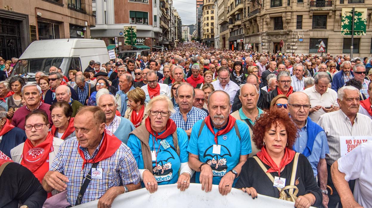 El Movimiento de Pensionistas de Bizkaia se manifiesta en demanda de unas pensiones dignas y del blindaje del sistema público actual