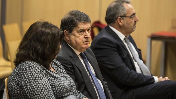 El juez solicita 1.438 millones de fianza para Olivas y los otros exdirectivos de Bancaja y Banco de Valencia