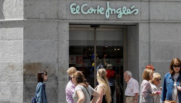 El Corte Inglés lanza un contrato único de financiación sin intereses para adelantar las compras de Navidad