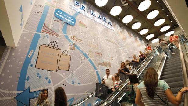 Primark sube el sueldo a los empleados de sus tiendas en España