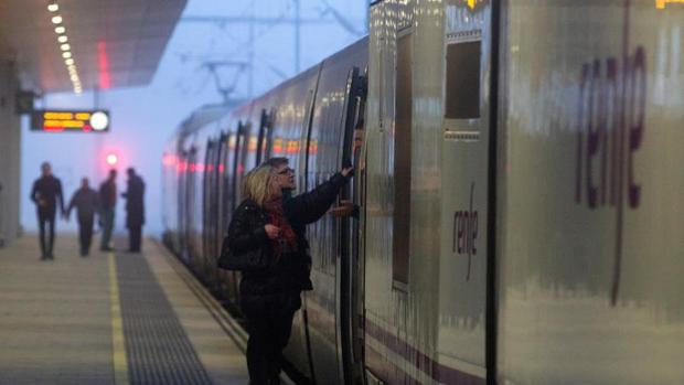 CC.OO. convoca huelga en Renfe y Adif en los días clave de Navidad