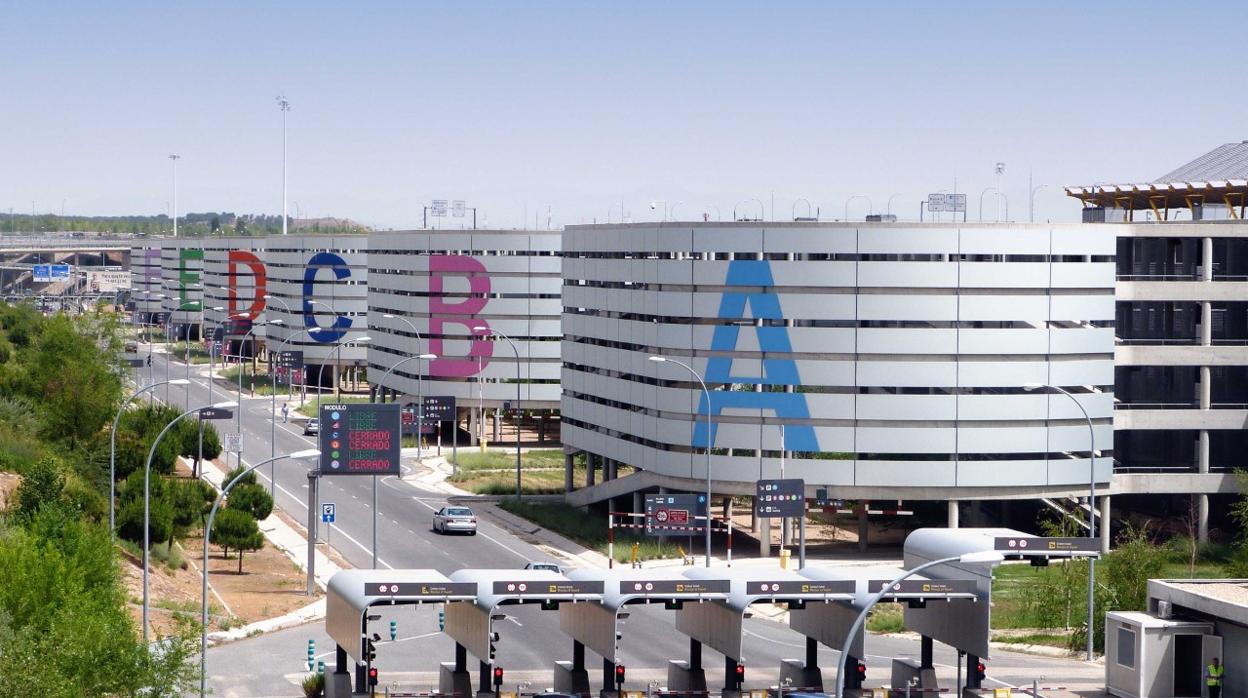 Aparcamientos de la T-4 en Madrid Barajas